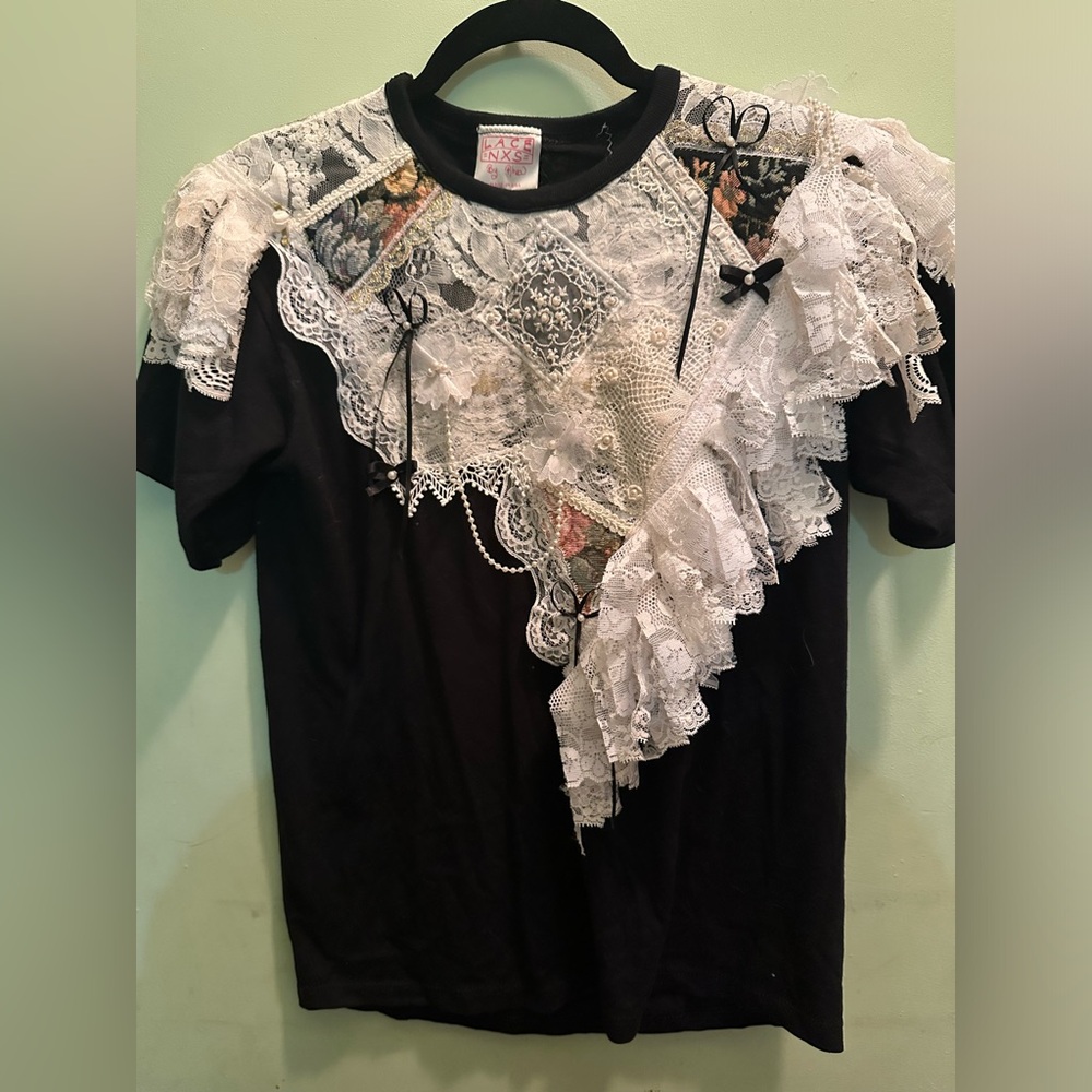 HANDMADE 1990 VINTAGE LACE TOP
